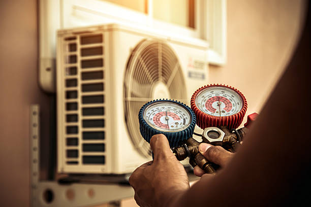 Professional Ac Installation technician working in Newhall, IA